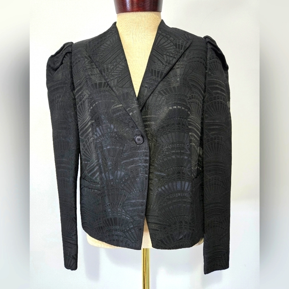 MR. LEONARD VINTAGE Black Blazer with Shell Design and puffed shoulders. Size 10